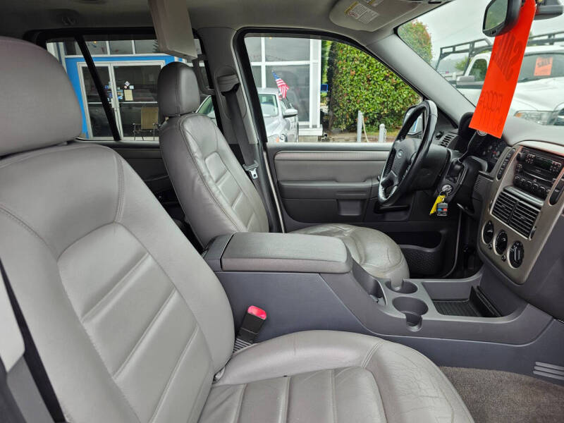 2004 Ford Explorer XLT