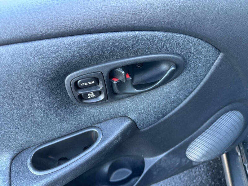 2002 Saturn S-Series SL1