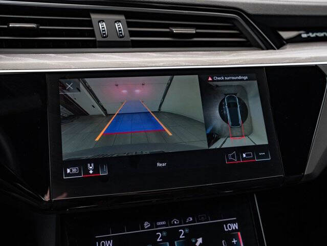2022 Audi e-tron quattro Premium