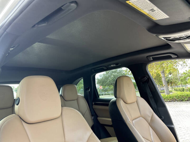 2017 Porsche Cayenne Platinum Edition