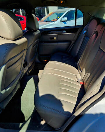 2003 Lincoln Town Car Signature