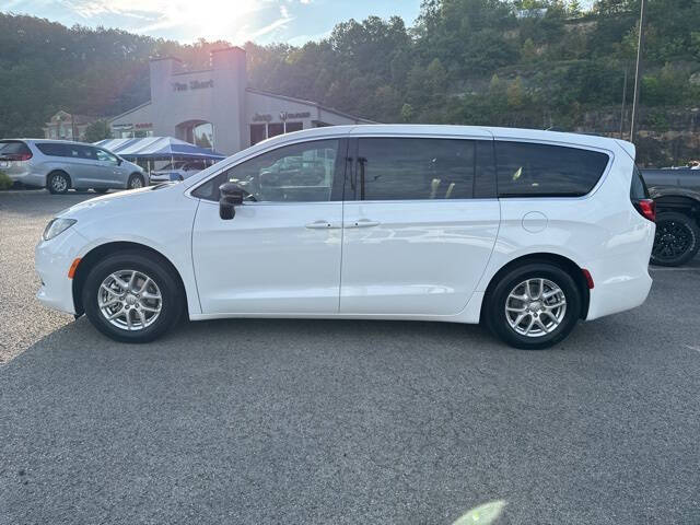 2026 Chrysler Voyager LX