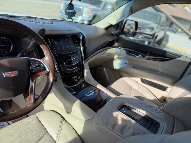 2016 Cadillac Escalade Luxury Collection