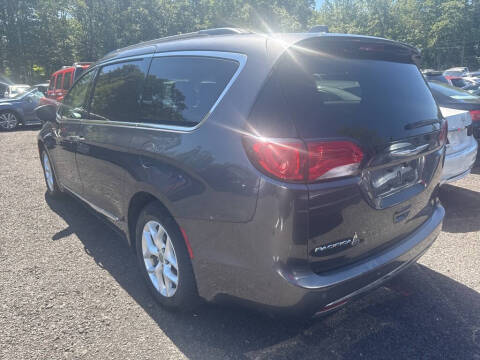 2017 Chrysler Pacifica Touring-L