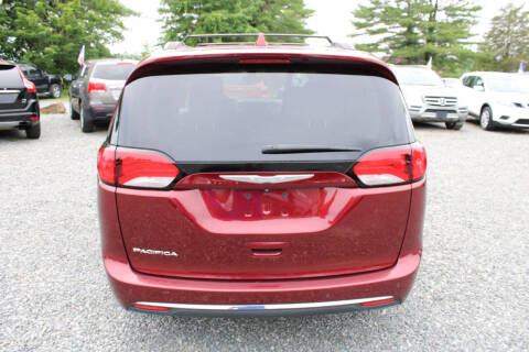 2017 Chrysler Pacifica Touring-L