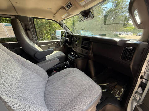 2025 Chevrolet Express LT 3500