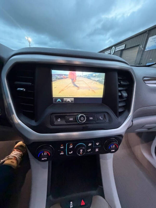 2017 GMC Acadia SLE-1