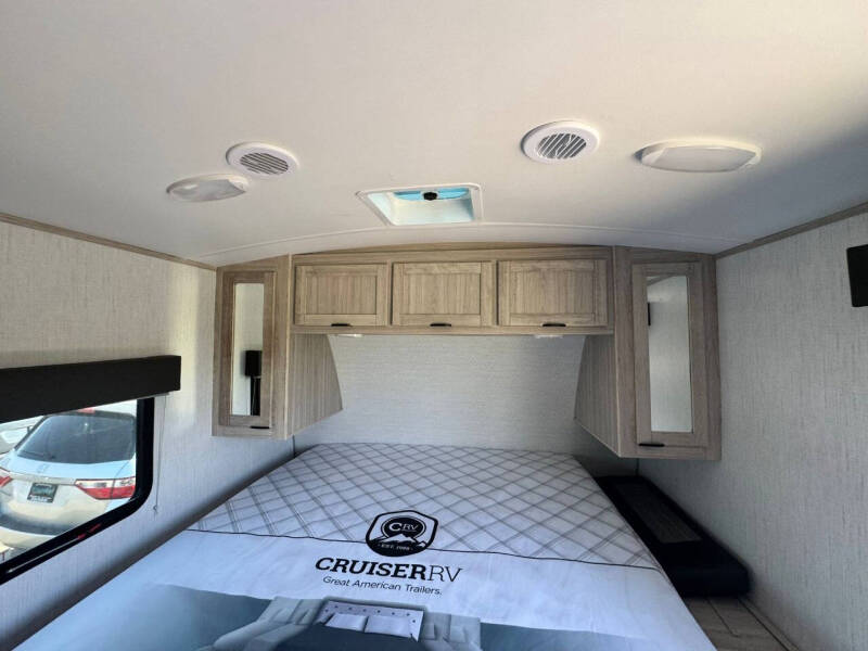 2023 Cruiser RV SHADOW CRUISER 228RKS