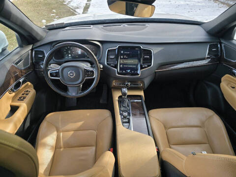 2016 Volvo XC90 T6 Momentum