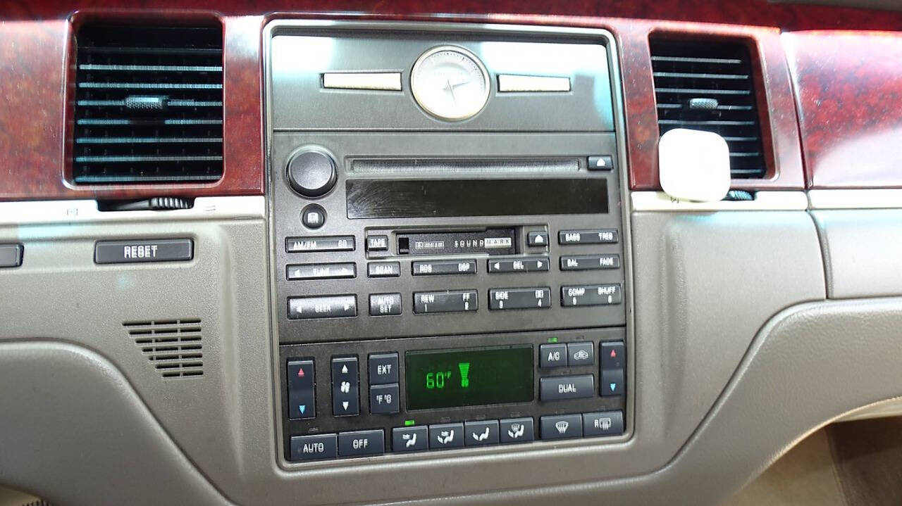 2004 Lincoln Town Car 27