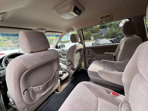 2005 Toyota Sienna LE 7 Passenger