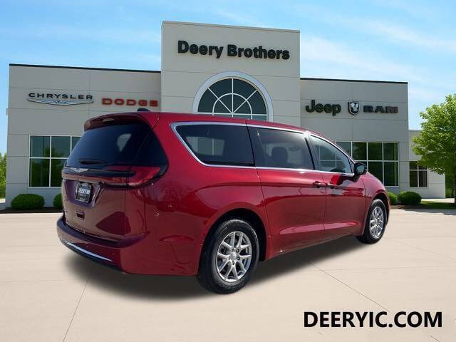 2026 Chrysler Pacifica Select