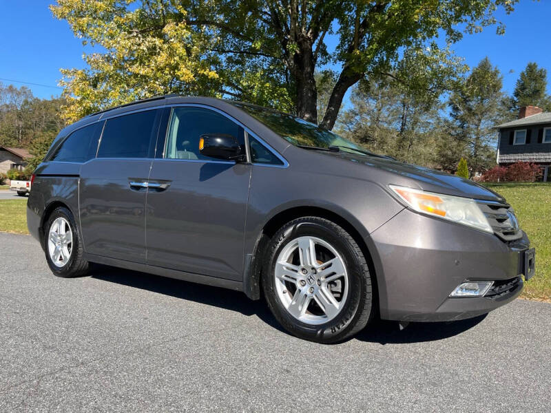 2011 Honda Odyssey Touring photo 11