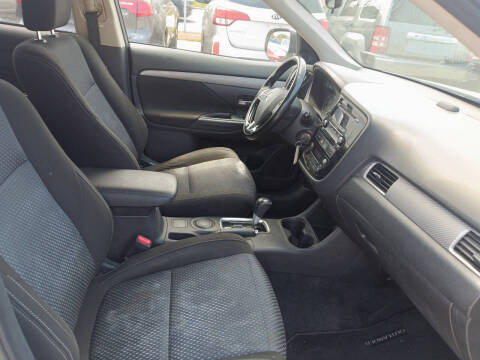 2016 Mitsubishi Outlander ES