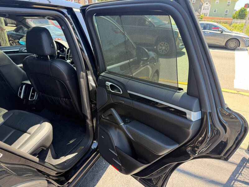 2014 Porsche Cayenne Platinum