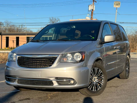 2014 Chrysler Town and Country for sale at MAGIC AUTO SALES in Little Ferry NJ