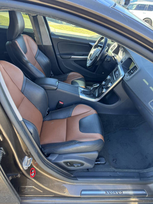 2016 Volvo V60 Cross Country T5