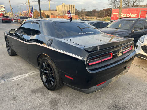 2016 Dodge Challenger SXT Plus