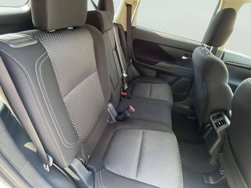2019 Mitsubishi Outlander ES