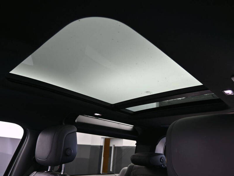 2023 Land Rover Defender 90 V8