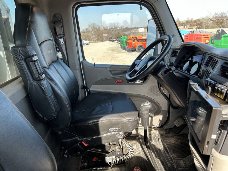 2019 Peterbilt 567 Road Tractor