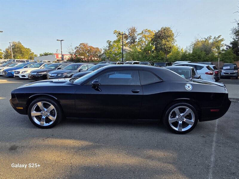 2011 Dodge Challenger SE
