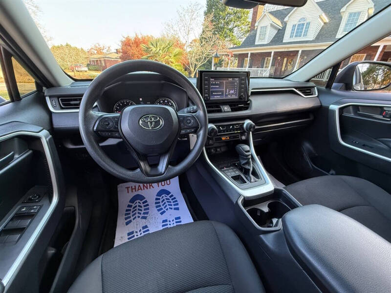 2019 Toyota RAV4 LE