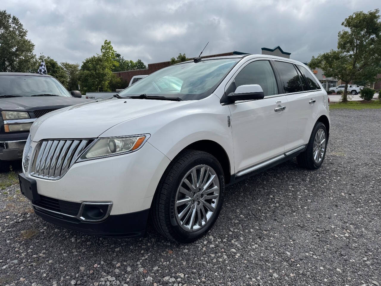 Off White 2011 Lincoln MKX Base 4dr SUV 2