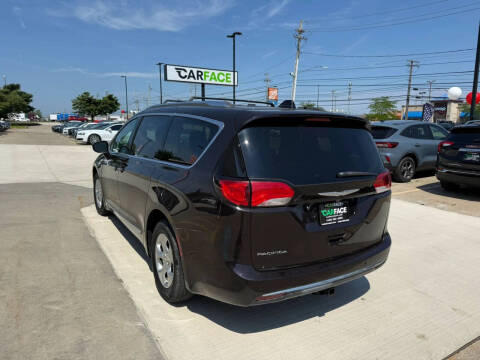 2017 Chrysler Pacifica Touring-L Plus