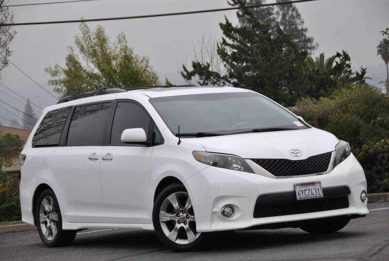 2013 Toyota Sienna SE 8-Passenger