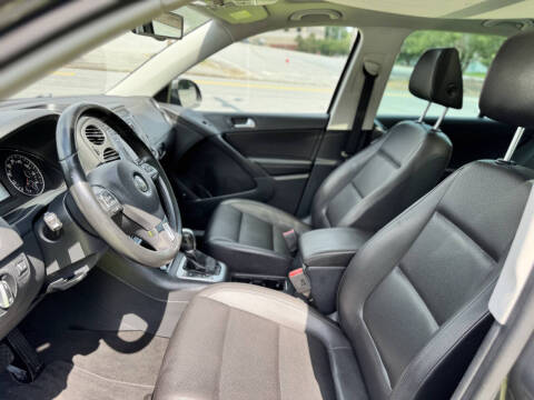 2016 Volkswagen Tiguan 2.0T R-Line 4Motion