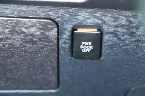 2017 Toyota Sienna SE 8-Passenger