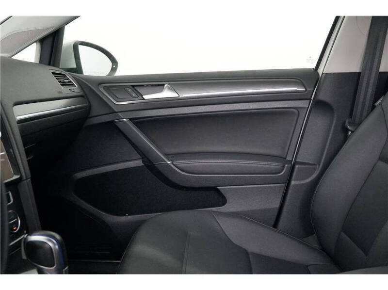 2017 Volkswagen e-Golf SEL Premium