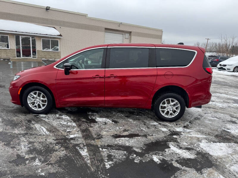 2025 Chrysler Pacifica Select