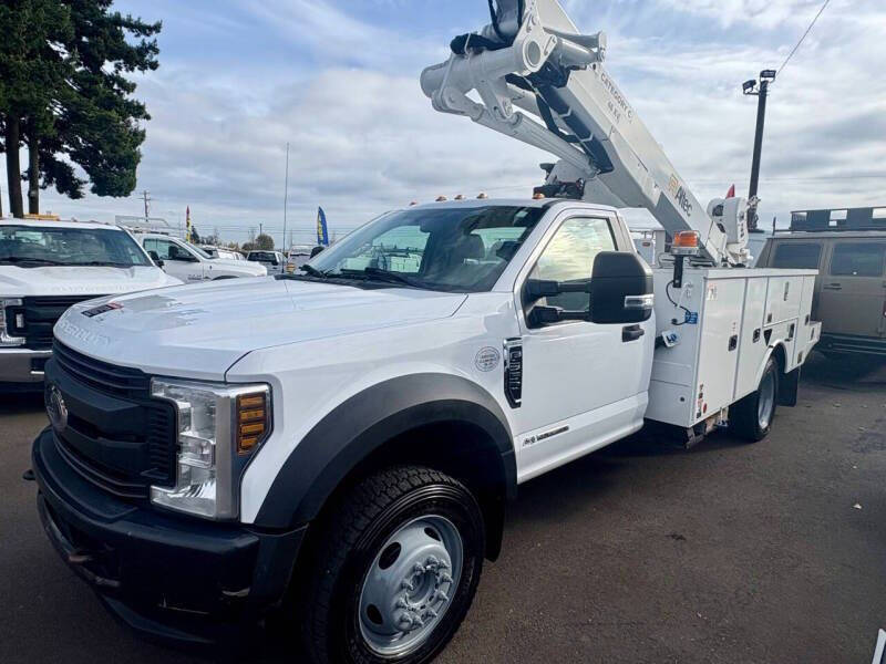 2019 Ford F-550 Super Duty Chassis Cab's photo