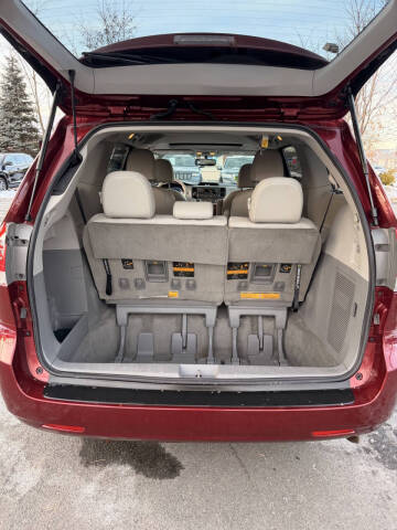 2014 Toyota Sienna XLE 7-Passenger