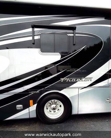 2015 Freightliner XCM Chassis