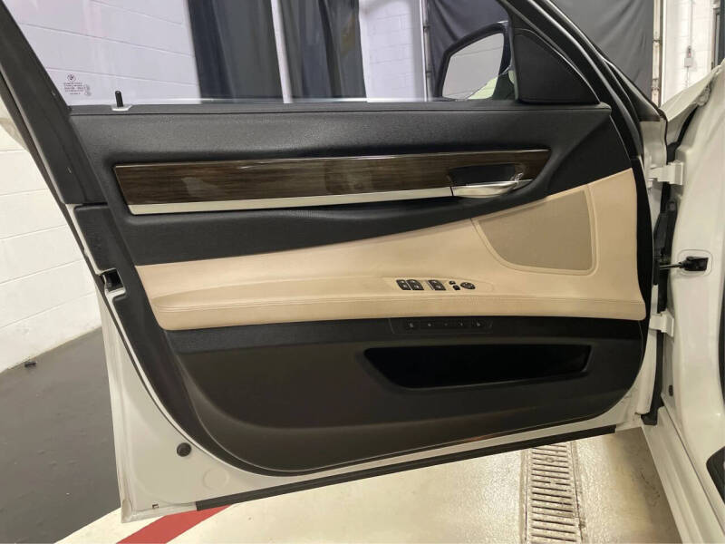 2012 BMW 7 Series 740i