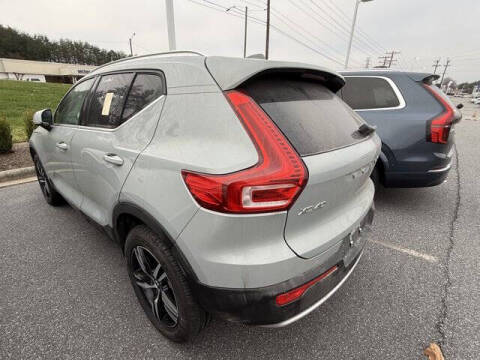 2025 Volvo XC40 B5 Core Bright Theme