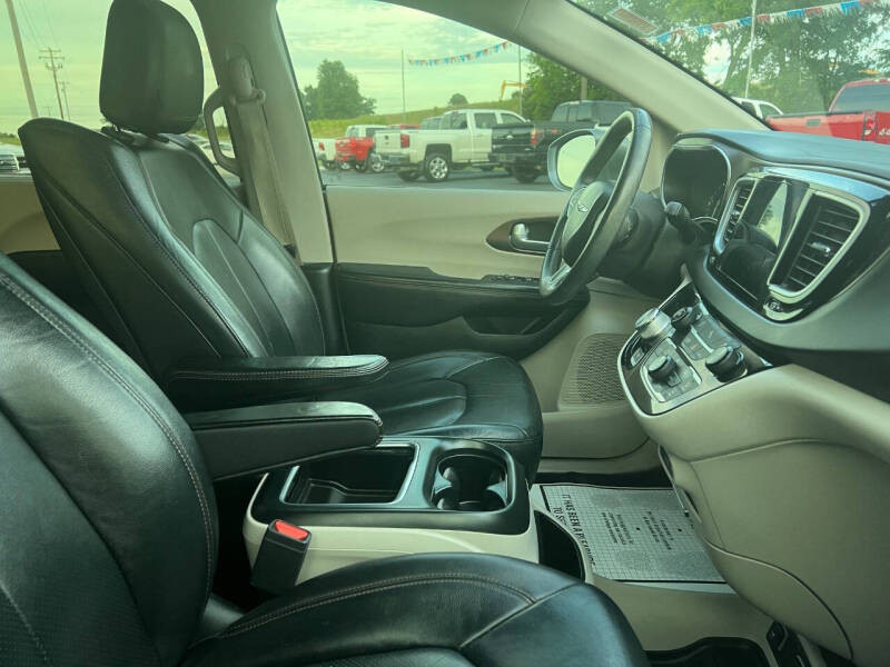 2017 Chrysler Pacifica Touring-L Plus