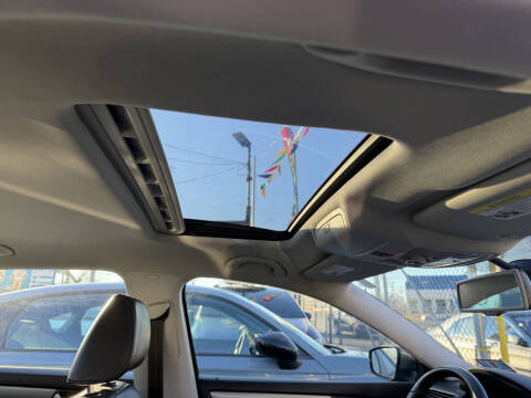 2014 Volkswagen Passat 1.8T SE PZEV