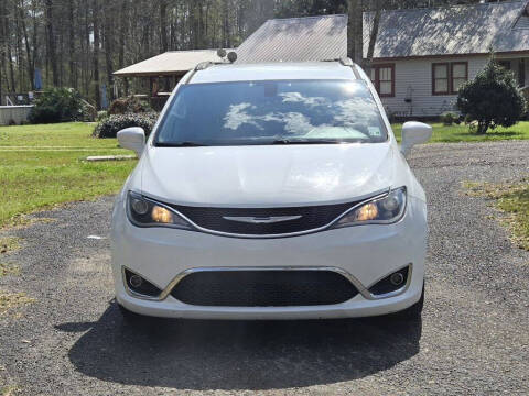 2017 Chrysler Pacifica Touring-L
