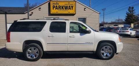 2011 GMC Yukon XL for sale at Parkway Motors in Springfield IL
