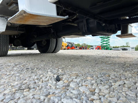 2013 International 7300 Digger Derrick Truck