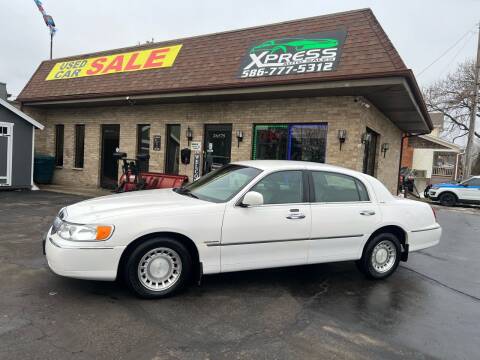 2001 Lincoln Town Car for sale at Xpress Auto Sales in Roseville MI