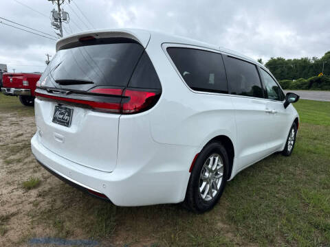 2027 Chrysler Pacifica Select