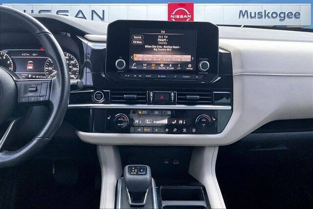 2022 Nissan Pathfinder SV