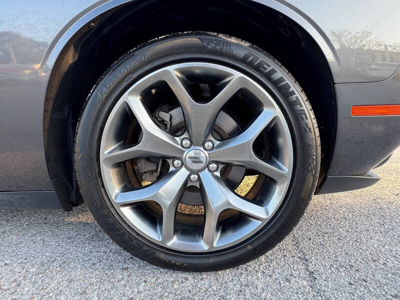 2017 Dodge Challenger SXT Plus