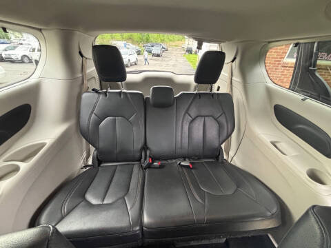 2017 Chrysler Pacifica Touring-L