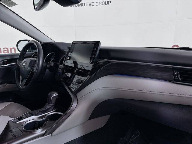 2022 Toyota Camry Hybrid XLE